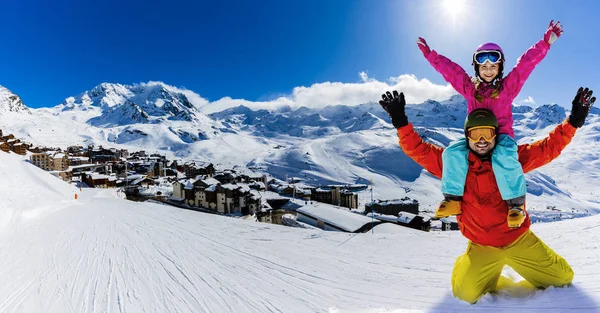 Felice Famiglia Godendo Vacanze Invernali Montagna Val Thorens Valli Francia — Foto Stock