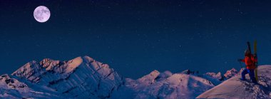 Güzel kış kar Mt Fort swiss ünlü dağlarının muhteşem manzaralı Kayak Ekipmanı. Skituring, backcountry taze toz karda kayak.