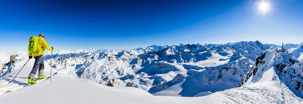 Skitouring Com Vista Incrível Montanhas Famosas Suíças Neve Inverno Bonito — Fotografia de Stock