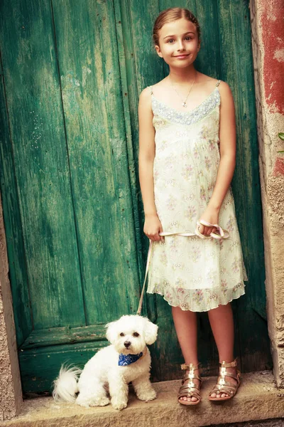 Portrait Cute Girl White Maltese Dog Old Doors Background — Stock Photo, Image