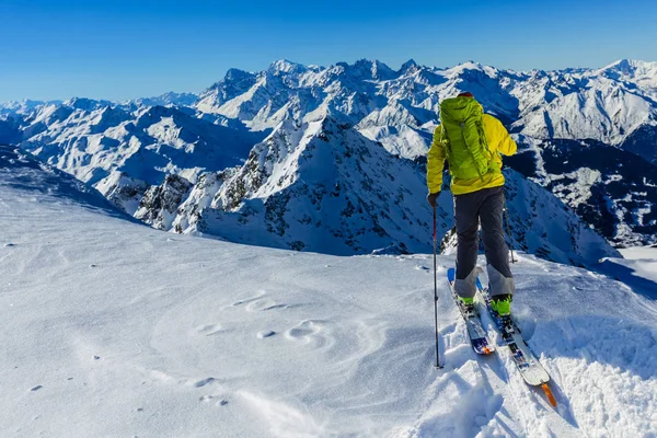Ski Met Adembenemend Uitzicht Beroemde Bergen Van Zwitserse Mooie Winter — Stockfoto