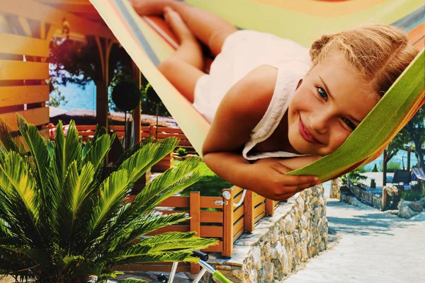 Camping Viaje Con Autocaravana Playa Verano Feliz Chica Belleza Sonriente —  Fotos de Stock