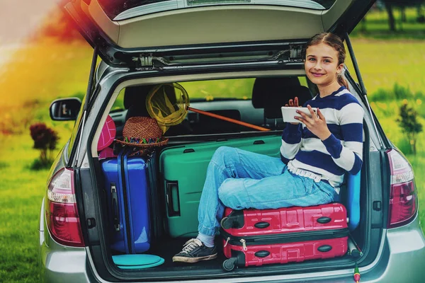 Summer Vacation Young Girl Car Trunk Ready Travel Family Vacation — Stock Photo, Image