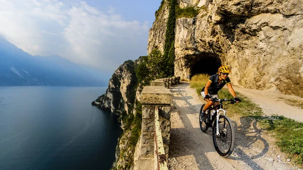 Cycling woman riding on bikes at sunrise mountains and G — Stock Photo, Image