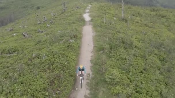Aerial Shot Mountainbike Woman Riding Bike Summer Mountains Landscape Woman — Stock Video