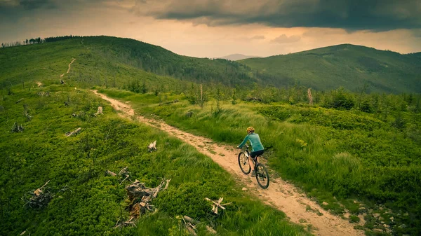 Aerial Shot Mountainbike Woman Riding Bike Summer Mountains Landscape Woman — Stock Photo, Image