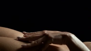 Yakın çekim cinsel çıplak kadın darbeleri kendini vurdu.