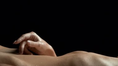 Yakın çekim cinsel çıplak kadın darbeleri kendini vurdu.