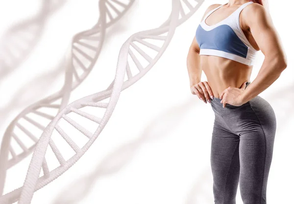 Athletische Fitness-Frau steht zwischen dna-Ketten. — Stockfoto