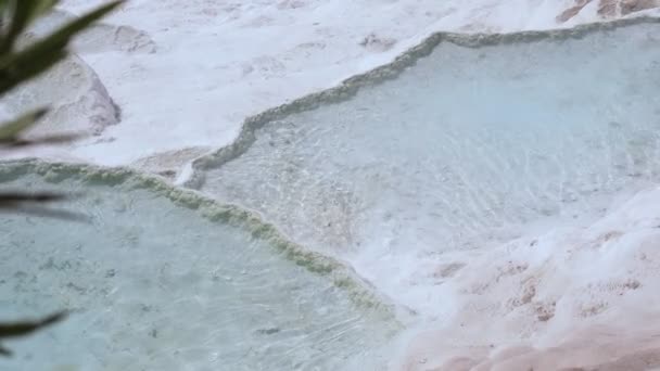 Travertines กับน้ําเทอร์ควอยส์ใน Pamukkale . — วีดีโอสต็อก