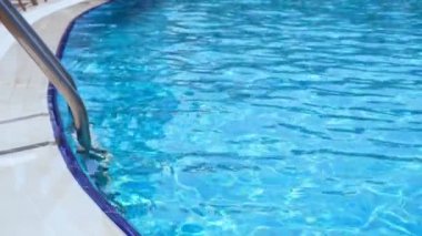 Giriş su havuzunda korkuluk.