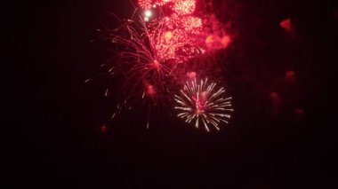 gece muhteşem havai fişek