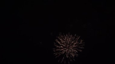 gece muhteşem havai fişek