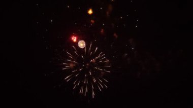 gece muhteşem havai fişek