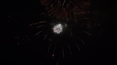 gece muhteşem havai fişek