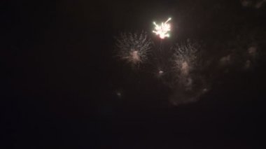 gece muhteşem havai fişek