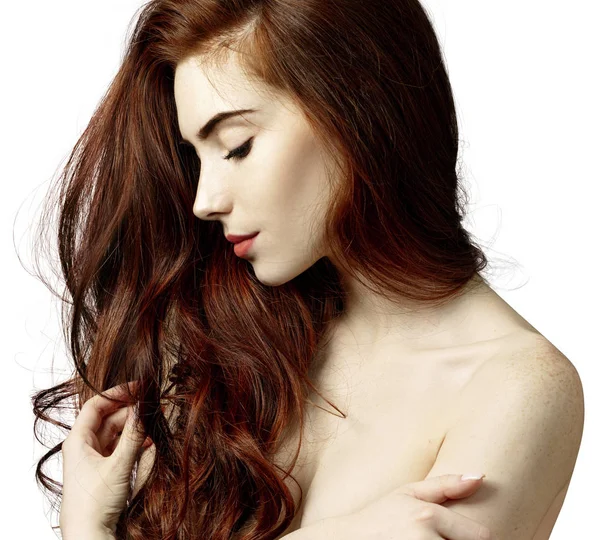 완벽 한 피부와 빨간 머리 여자의 아름다움 초상화. — 스톡 사진