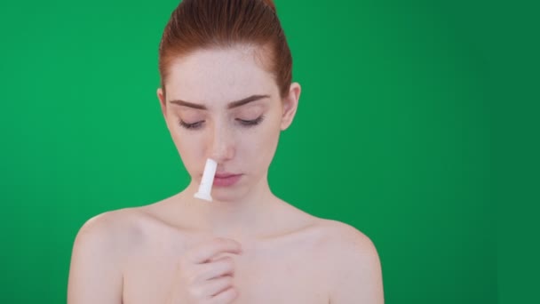 Inhalációs bot orr segítséget runnynose. — Stock videók