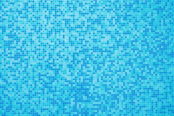 Agua cristalina azul en la piscina . — Foto de Stock