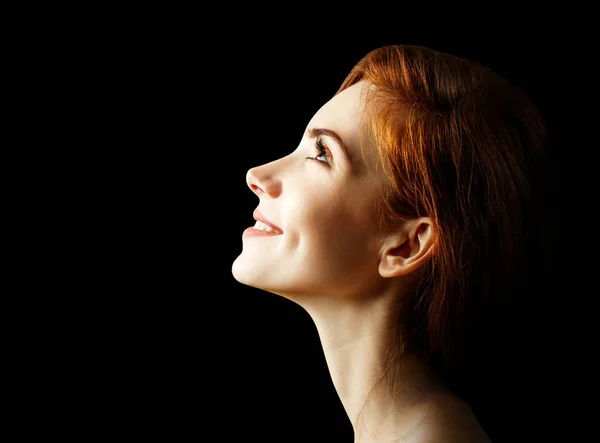 Beauté portrait de rousse femme . — Photo