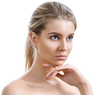 Sarı saçlı çekici beyaz kadın portresi.