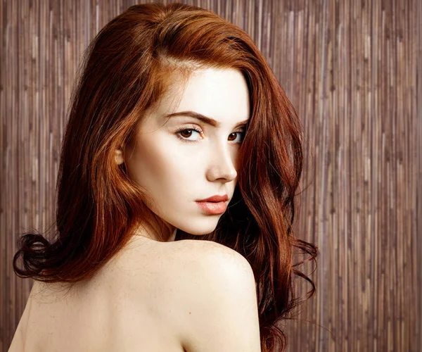 Beauty portrait of redhead woman with perfect skin. — Stock Photo, Image