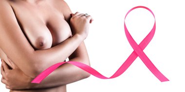 Büyük pembe şerit yakın genç kadın.