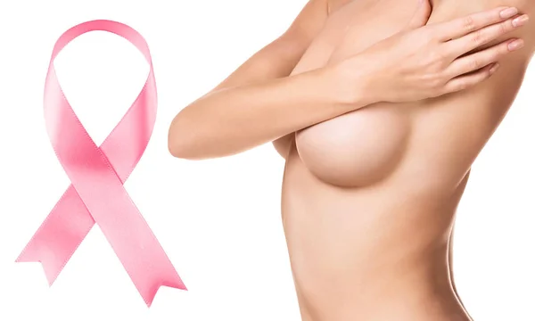 Jovem mulher tocando seu peito perto de grande fita rosa . — Fotografia de Stock