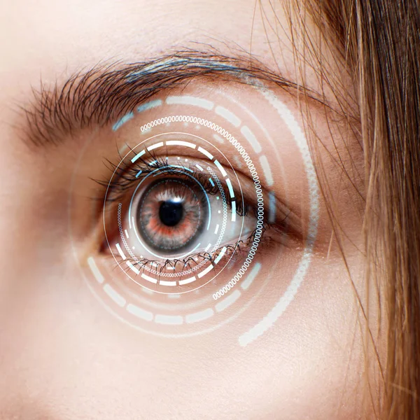 Occhio femminile digitale in processo di scansione . — Foto Stock