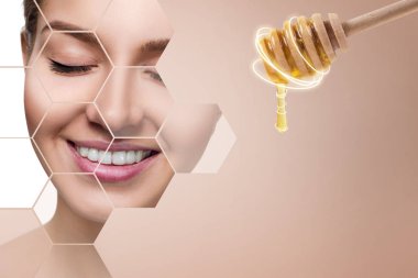 Genç kadın ve bal kaşığı yüz maskesi hazırlamak.