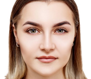 Mükemmel cilt ile güzel kadın yüzünde ön görünüm.