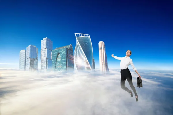 Businesswoman in formal wear flying in blue sky. — Stock Photo, Image