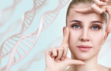 DNA zincirleri arasında şehvetli bir kadının portresi.