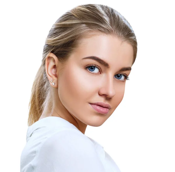 Attraente donna caucasica con capelli biondi . — Foto Stock