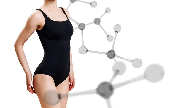 Mujer con cuerpo perfecto en traje de baño cerca de la cadena de moléculas de vidrio . — Foto de Stock