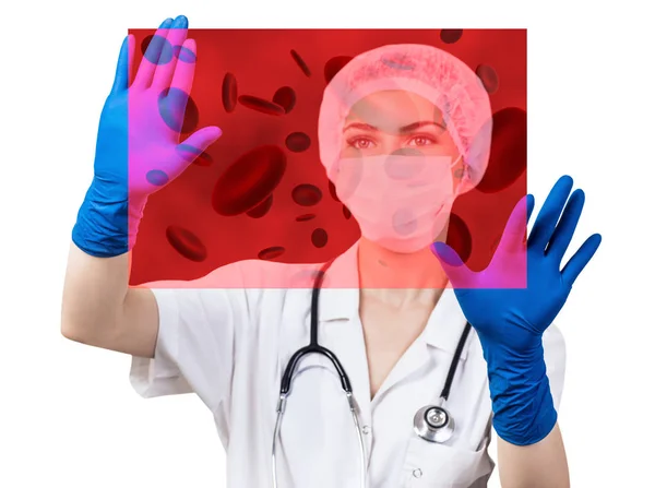 Mujer doctora mirando en pantalla virtual con células sanguíneas. renderizado 3d . — Foto de Stock