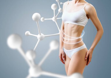 Molekül zincirinin yanında mükemmel bir vücuda sahip kadın. Zayıflama konsepti.