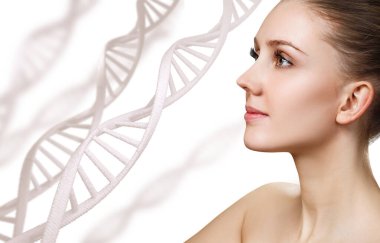 DNA zincirleri arasında şehvetli bir kadının portresi.