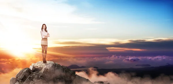 Young buiness woman stands on the top of the mountain. — Stock Photo, Image