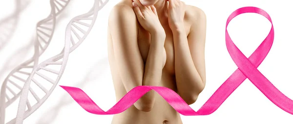 Donna nuda coprire il seno tra catene di DNA e nastro rosa . — Foto Stock