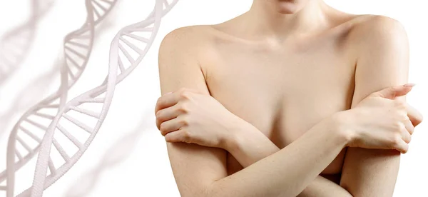 Junge nackte Frau bedeckt Brüste zwischen dna-Ketten. — Stockfoto