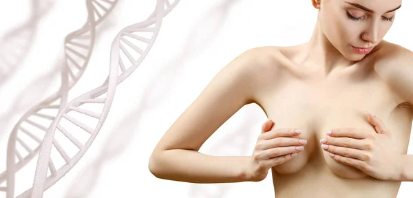 Νεαρή γυμνή γυναίκα καλύπτει στήθη ανάμεσα σε αλυσίδες DNA. — Φωτογραφία Αρχείου