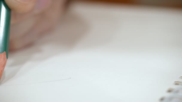 Umělci ručně kreslení čára na papíře — Stock video
