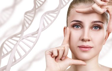 DNA zincirleri arasında şehvetli bir kadının portresi.