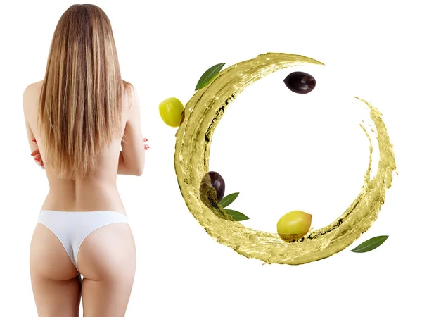 Vue arrière sur le corps féminin près de la circulation de l'huile d'olive . — Photo