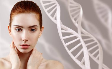 DNA iplikçiklerinin arasında kızıl bir kadın
