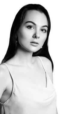 Siyah beyaz güzel esmer kadın..