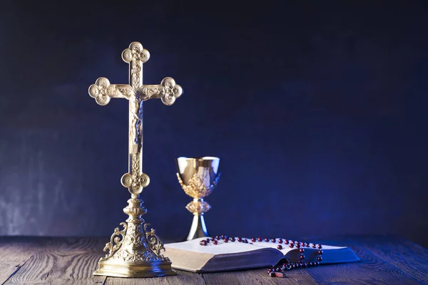 Thema Van Rooms Katholieke Kerk Het Kruis Heilige Bijbel Rozenkrans — Stockfoto