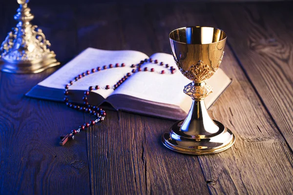 Roman Catholic Church Theme Holy Bible Rosary Golden Chalice Brown — Stock Photo, Image