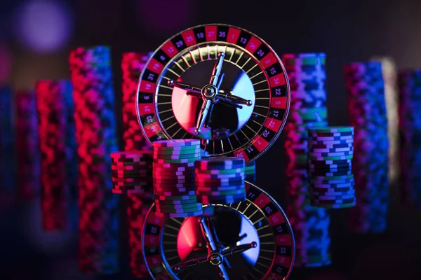 Kumarhane Casino Rulet Yüksek Kontrast Görüntü Poker Fişleri Bokeh Arka — Stok fotoğraf